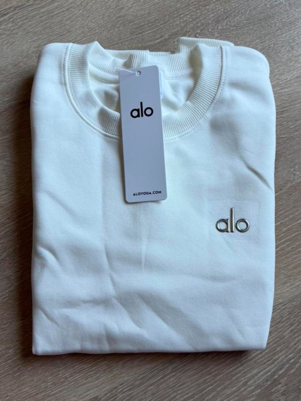 ALO Yoga Crewneck Sweatshirt in white with silver Logo